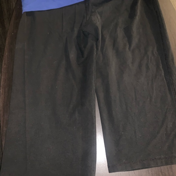 Woman’s Capris - Picture 2 of 2